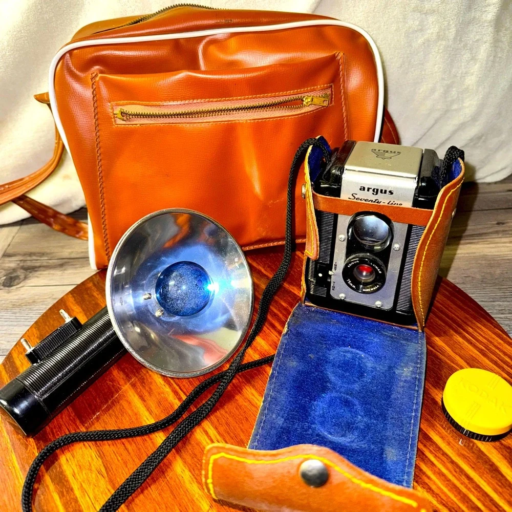 Vtg. Argus 75 Camera Seventy Five Collectible Camera/Photography w/leather Case